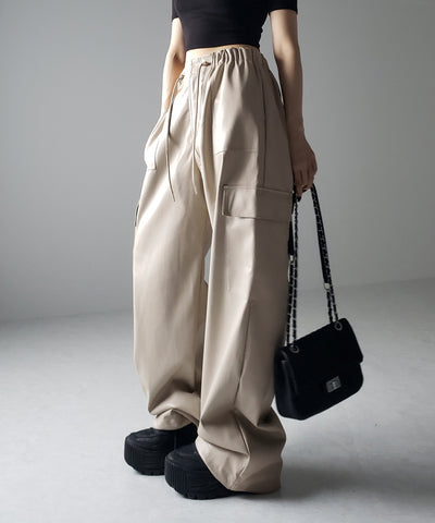 【 ４size／２color 】２WAY フェイクレザーワイドカーゴパンツ