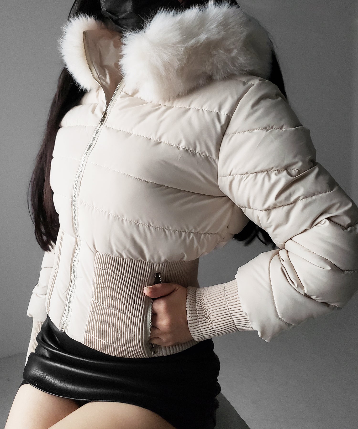 ウエストマークファーフードレディフェイクダウンジャケット ／ waist mark fur hooded lady fake down jacket