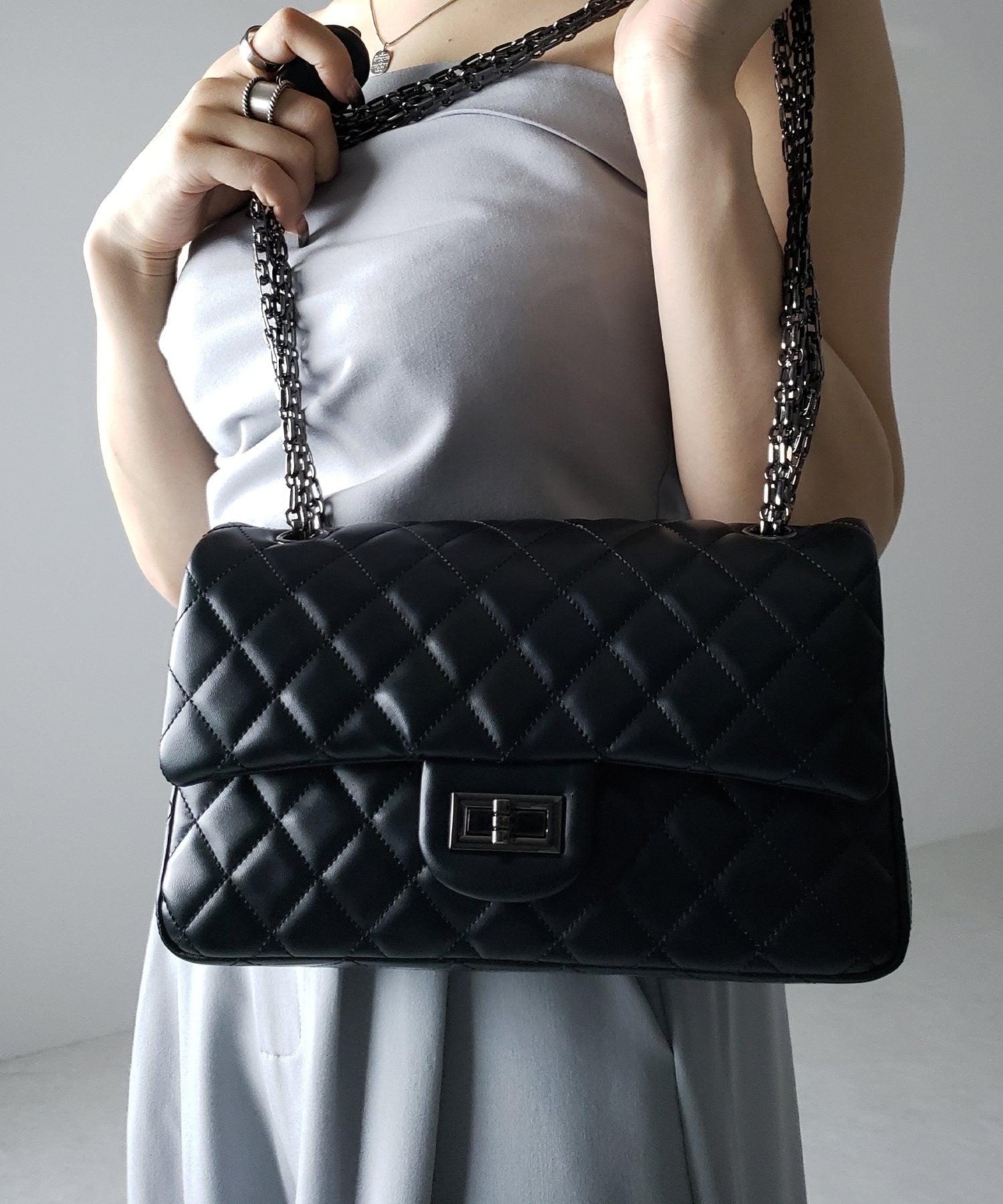 【 ２color 】キルティングチェーンスクエアショルダーバッグ ／ quilting chain square shoulder bag