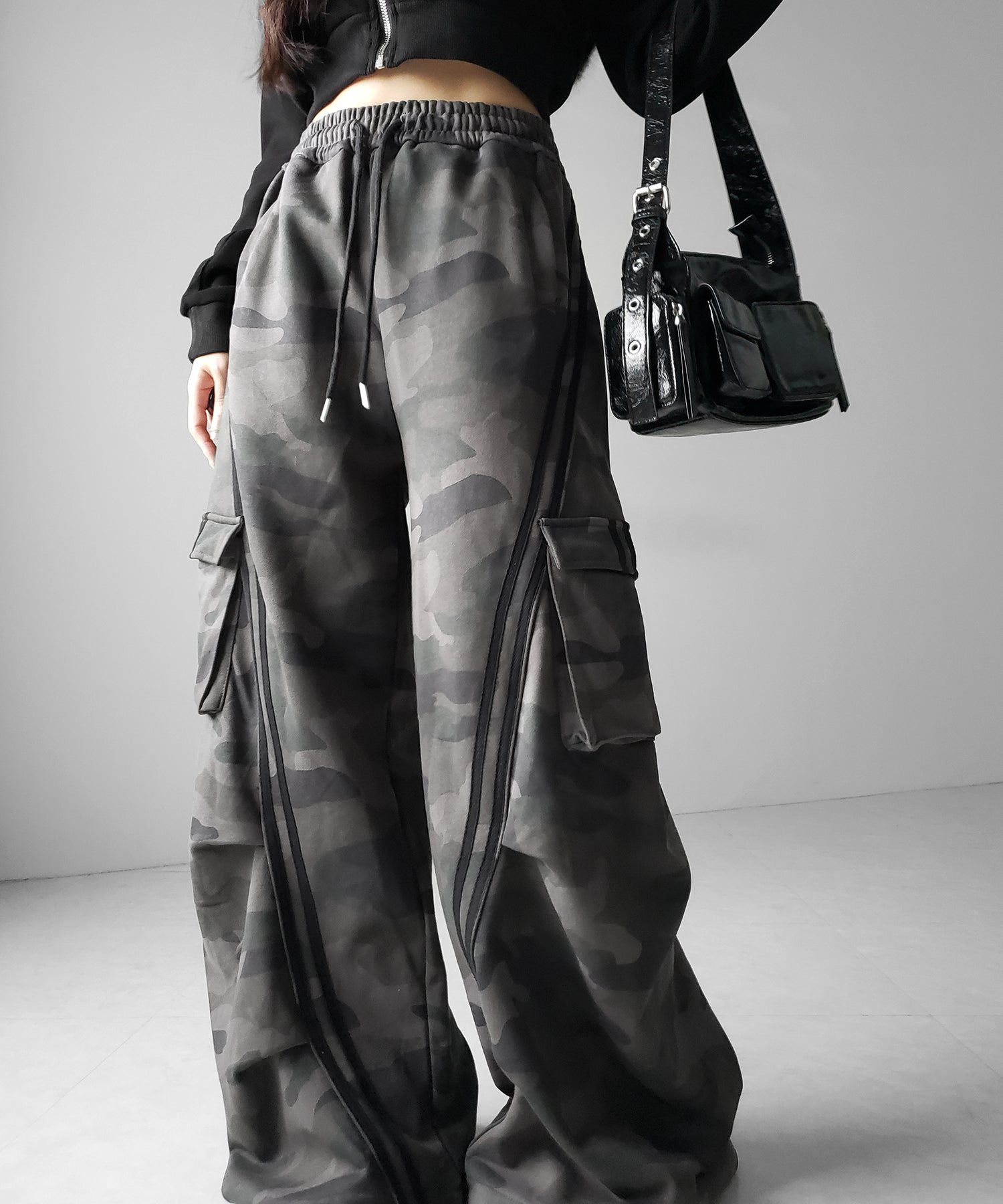 【 裾絞り可能２WAY 】カモフラヴィンテージサイドラインタックワイドスウェットパンツ ／ camouflage vintage side line tuck wide sweatpants