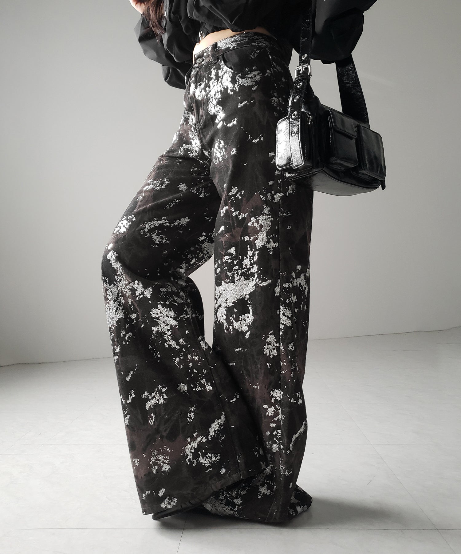 【 ３SIZE 】箔プリントブリーチヴィンテージワイドデニム ／ Foil print bleached vintage wide denim