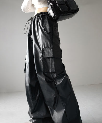 【 選べる４size ／ ２color 】２WAY ドロストフェイクレザーワイドカーゴパンツ ／ 2WAY drawstring fake leather wide cargo pants