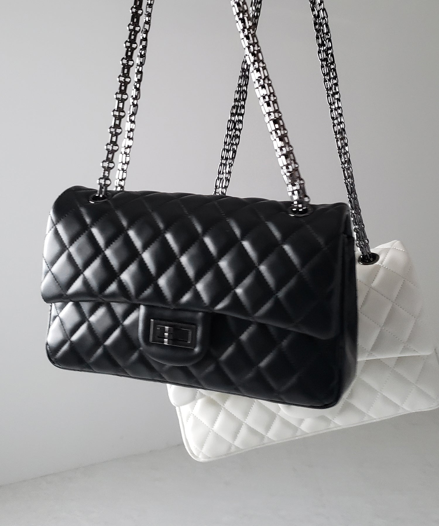 【 ２color 】キルティングチェーンスクエアショルダーバッグ ／ quilting chain square shoulder bag