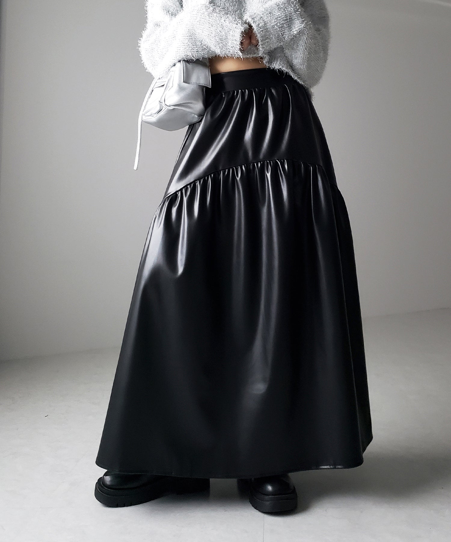 【 ２color 】メタリックフェイクレザーギャザーフレアスカート ／ metallic fake leather gather flare skirt