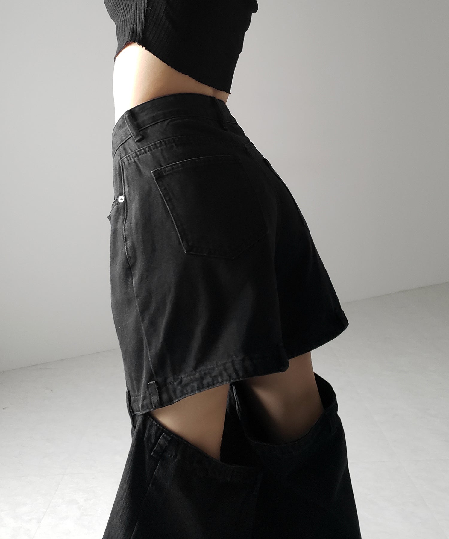 【 選べる３サイズ 】バックオープンカットアウトウォッシュワイドデニム ／ Back open cutout washed wide denim