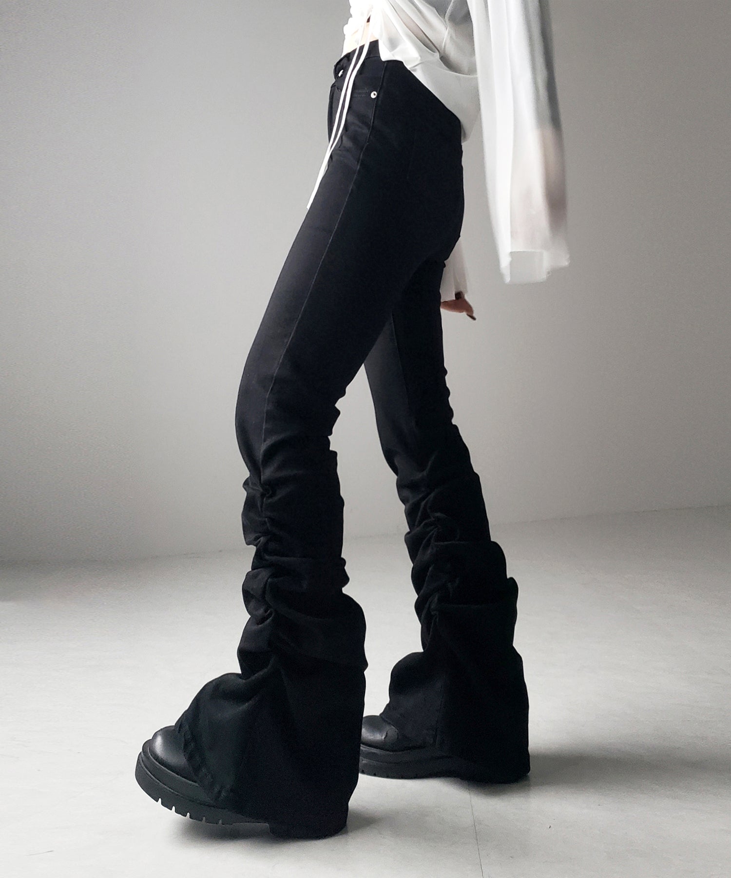ヘムシャーリングギャザーストレッチフレアパンツ ／ Hem shirring gather stretch flare pants