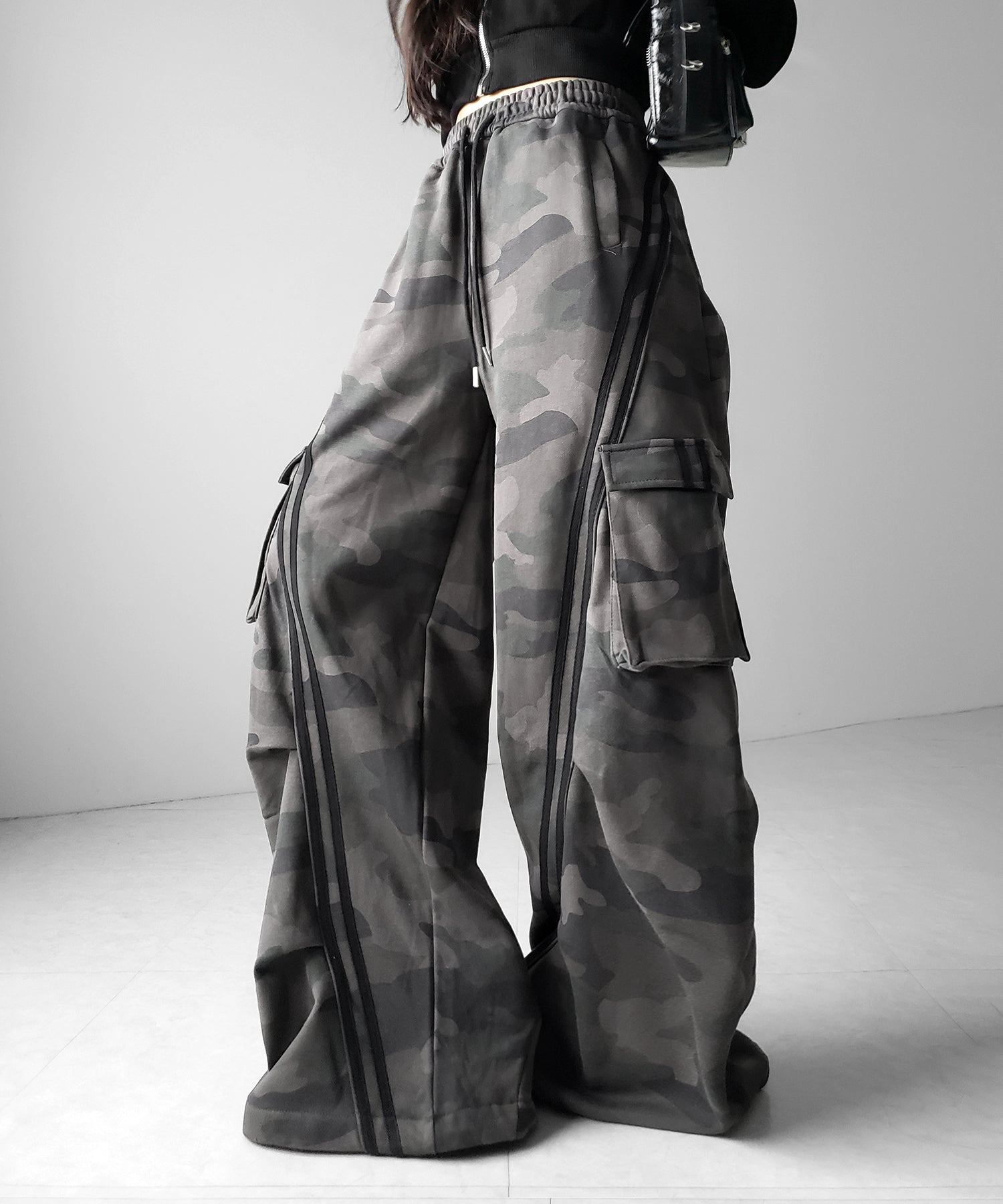 【 裾絞り可能２WAY 】カモフラヴィンテージサイドラインタックワイドスウェットパンツ ／ camouflage vintage side line tuck wide sweatpants