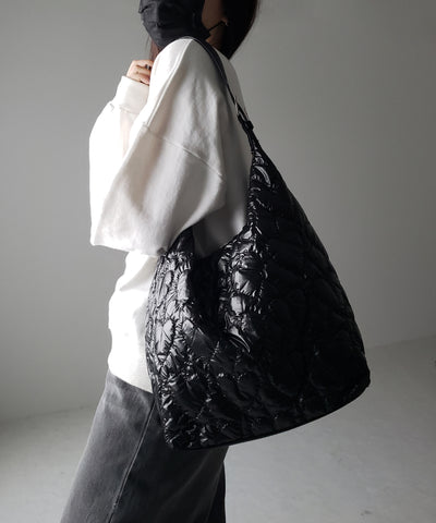 【 ３color ／ A4収納可能 】メタリックハートキルティングショルダーバッグ