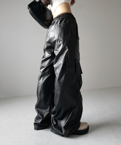 【 選べる４size ／ ２color 】２WAY ドロストフェイクレザーワイドカーゴパンツ ／ 2WAY drawstring fake leather wide cargo pants