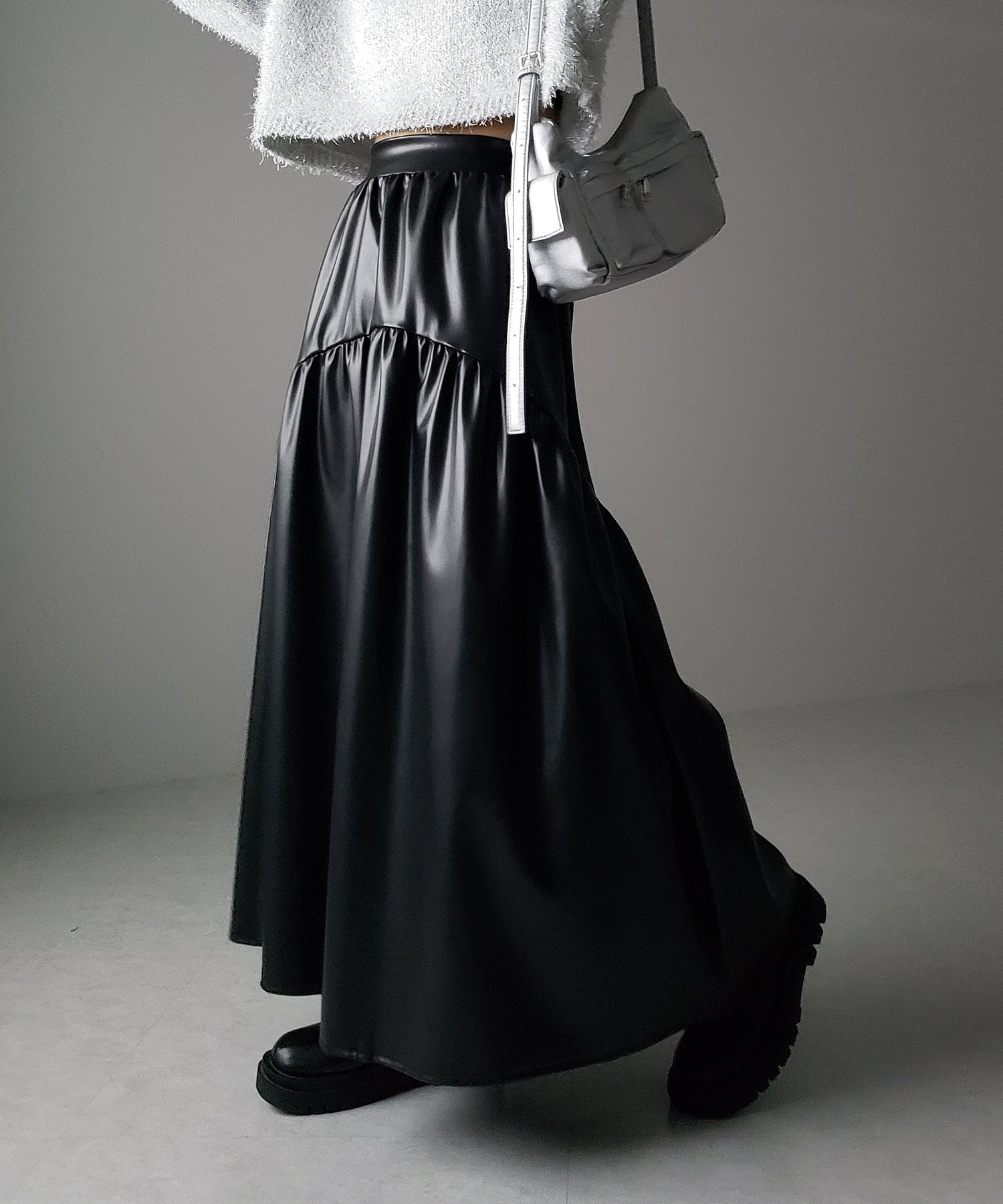 【 ２color 】メタリックフェイクレザーギャザーフレアスカート ／ metallic fake leather gather flare skirt