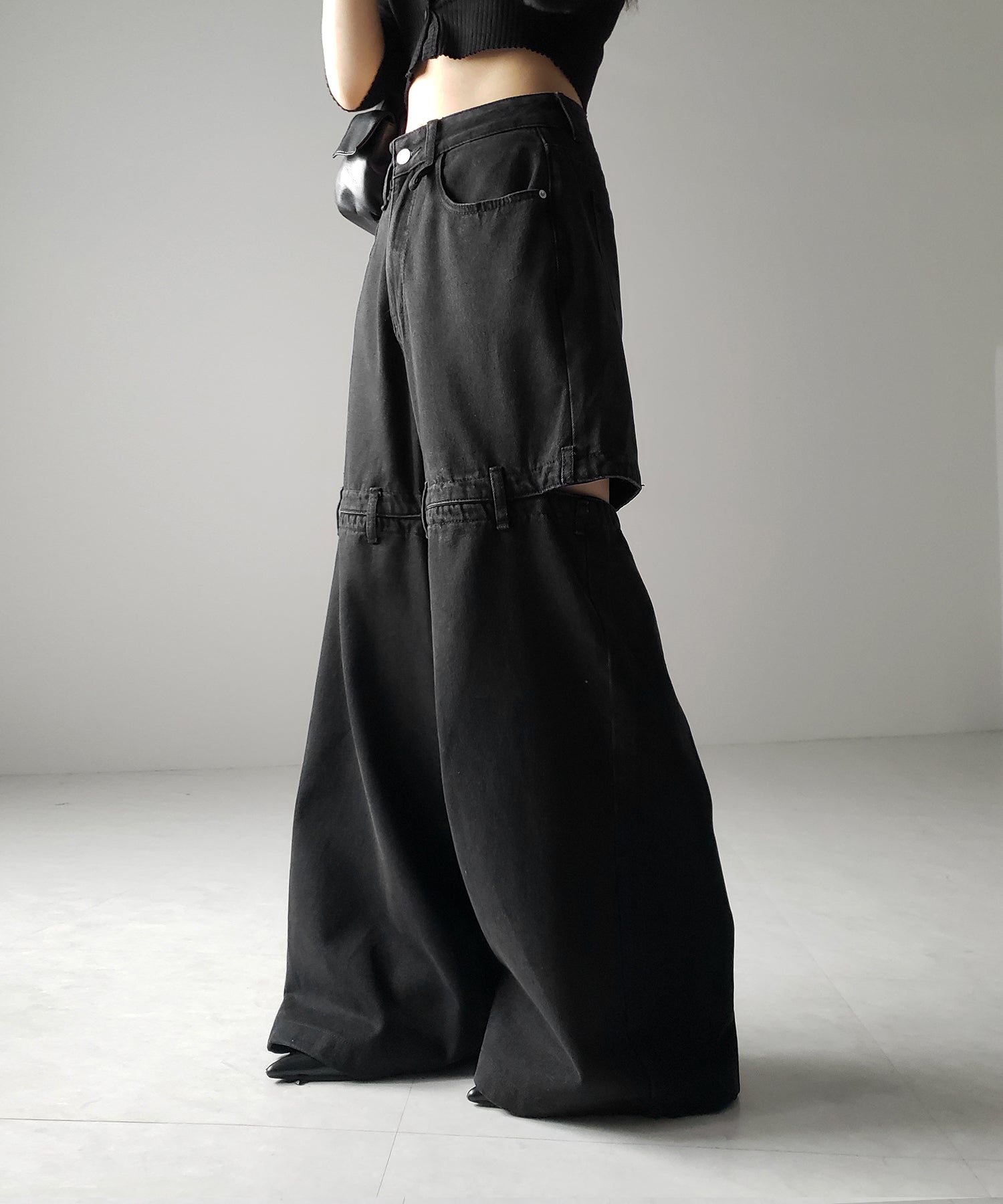 【 選べる３サイズ 】バックオープンカットアウトウォッシュワイドデニム ／ Back open cutout washed wide denim