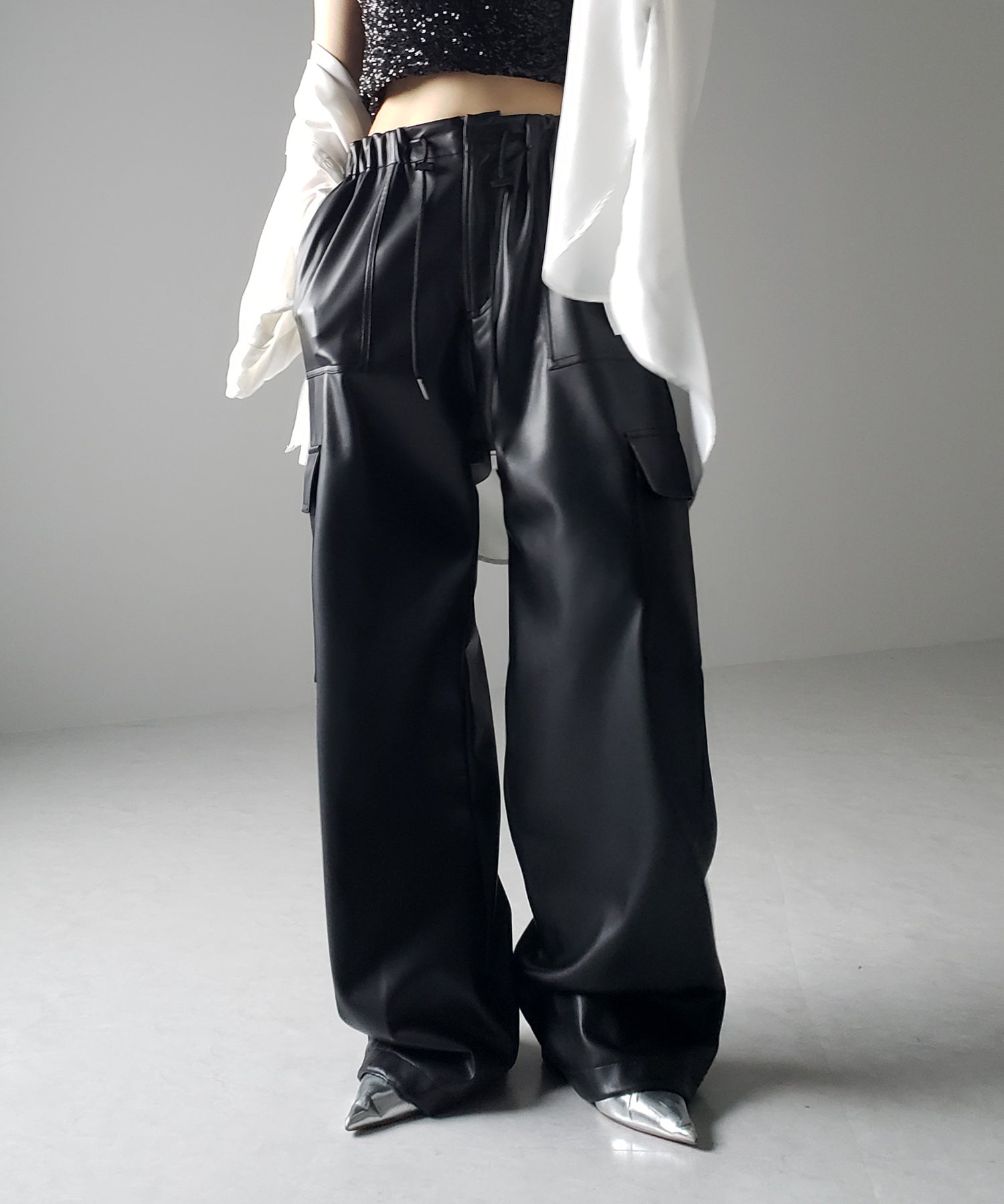 【 ４size／２color 】２WAY フェイクレザーワイドカーゴパンツ