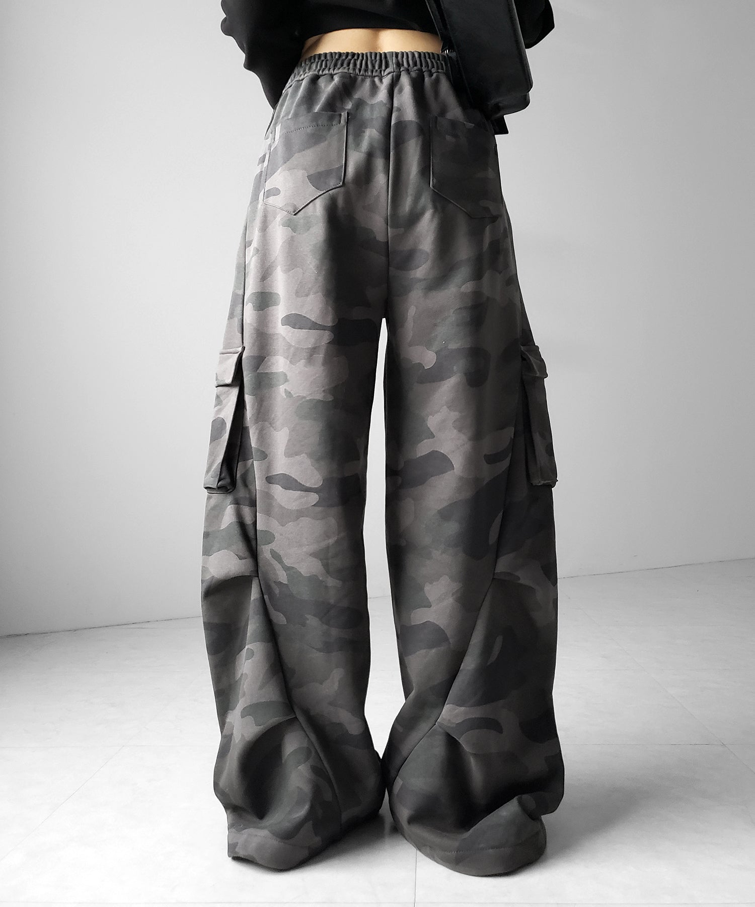 【 裾絞り可能２WAY 】カモフラヴィンテージサイドラインタックワイドスウェットパンツ ／ camouflage vintage side line tuck wide sweatpants