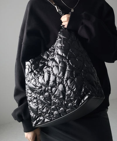 【 ３color ／ A4収納可能 】メタリックハートキルティングショルダーバッグ