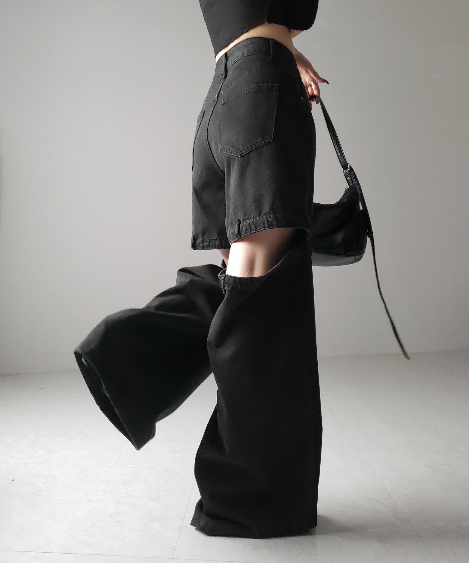 【 選べる３サイズ 】バックオープンカットアウトウォッシュワイドデニム ／ Back open cutout washed wide denim