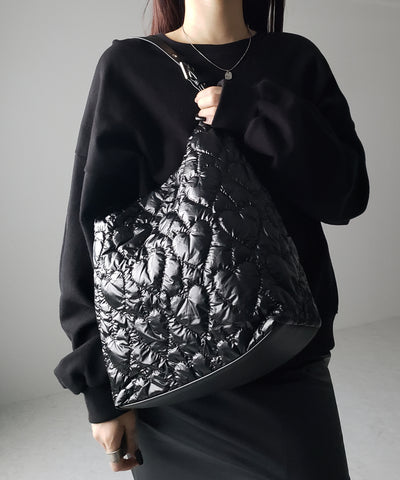 【 ３color ／ A4収納可能 】メタリックハートキルティングショルダーバッグ