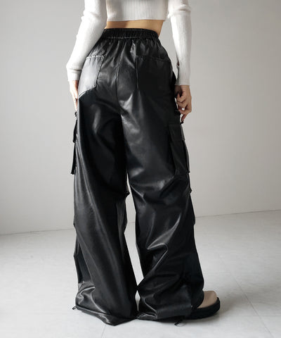 【 選べる４size ／ ２color 】２WAY ドロストフェイクレザーワイドカーゴパンツ ／ 2WAY drawstring fake leather wide cargo pants