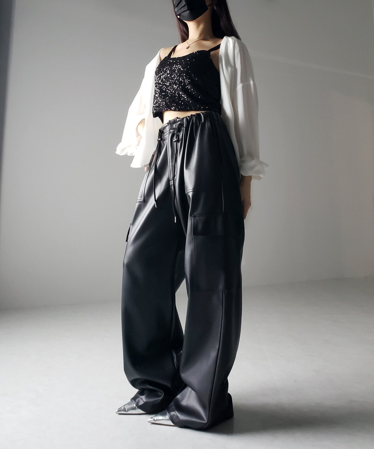 【 ４size／２color 】２WAY フェイクレザーワイドカーゴパンツ