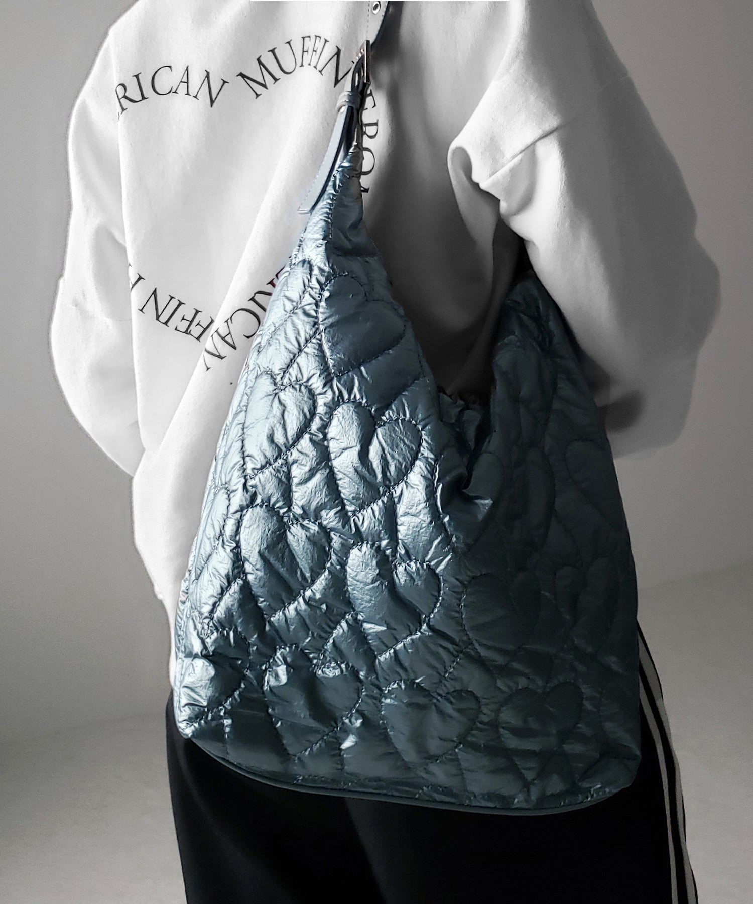 【 ３color ／ A4収納可能 】メタリックハートキルティングショルダーバッグ