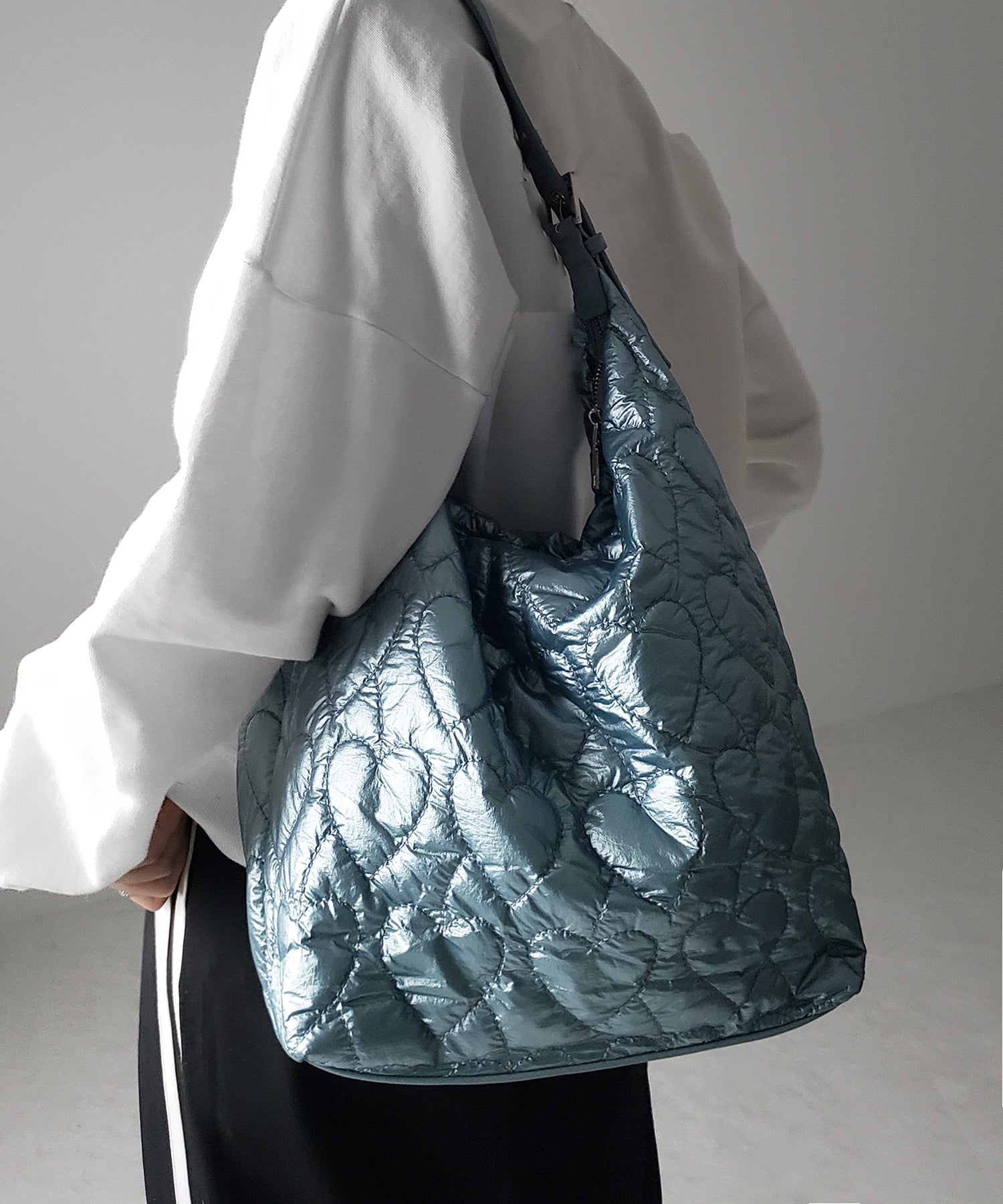 【 ３color ／ A4収納可能 】メタリックハートキルティングショルダーバッグ