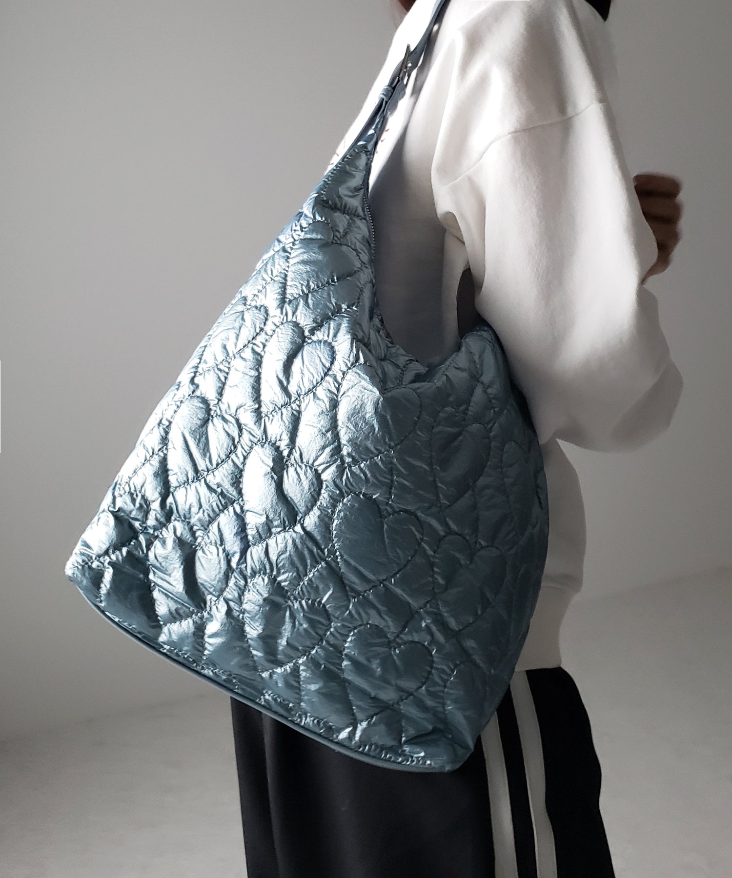 【 ３color ／ A4収納可能 】メタリックハートキルティングショルダーバッグ
