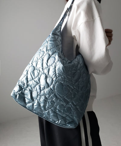【 ３color ／ A4収納可能 】メタリックハートキルティングショルダーバッグ