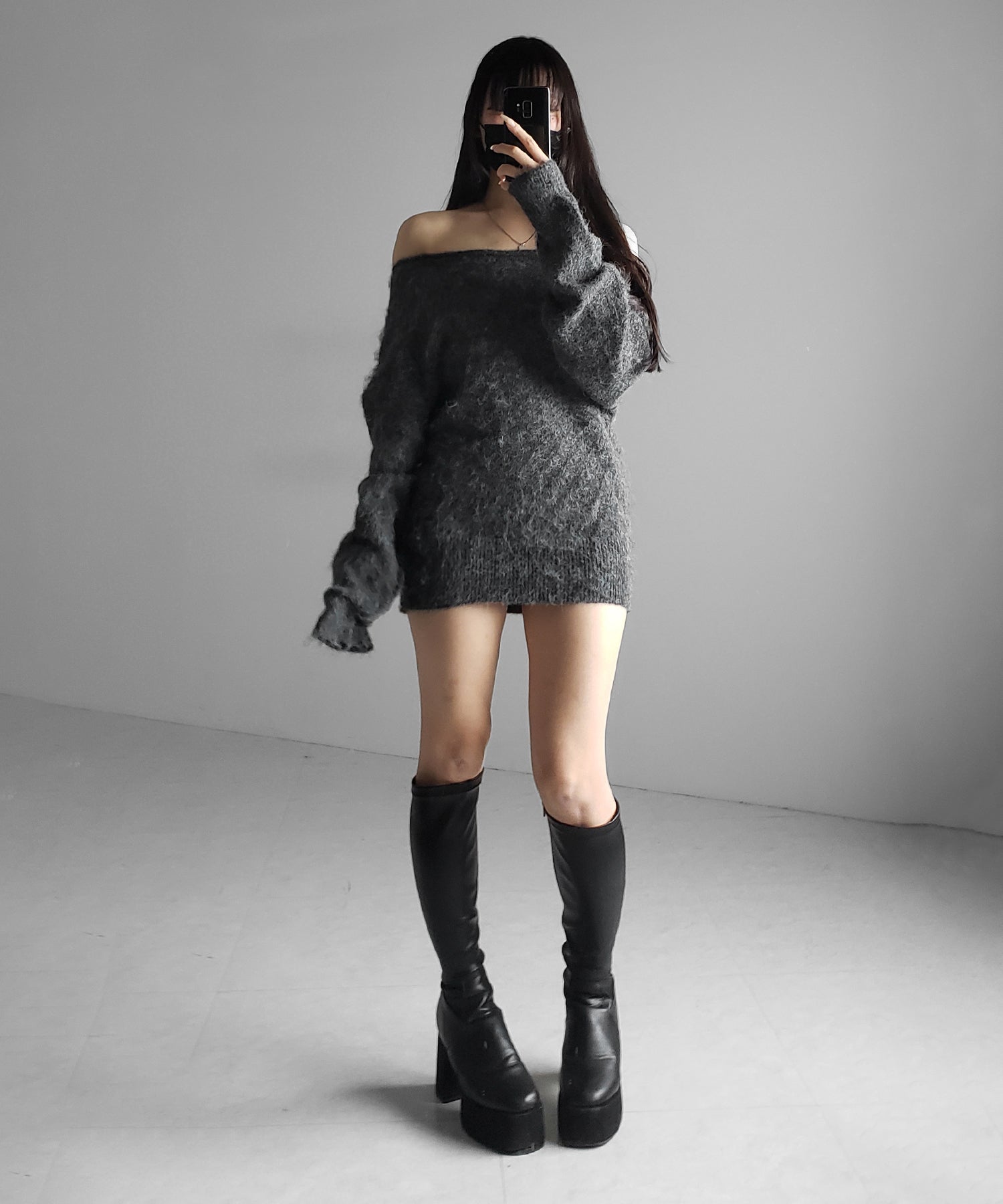 オフショルダーレディニットミニワンピース ／ off shoulder lady knit