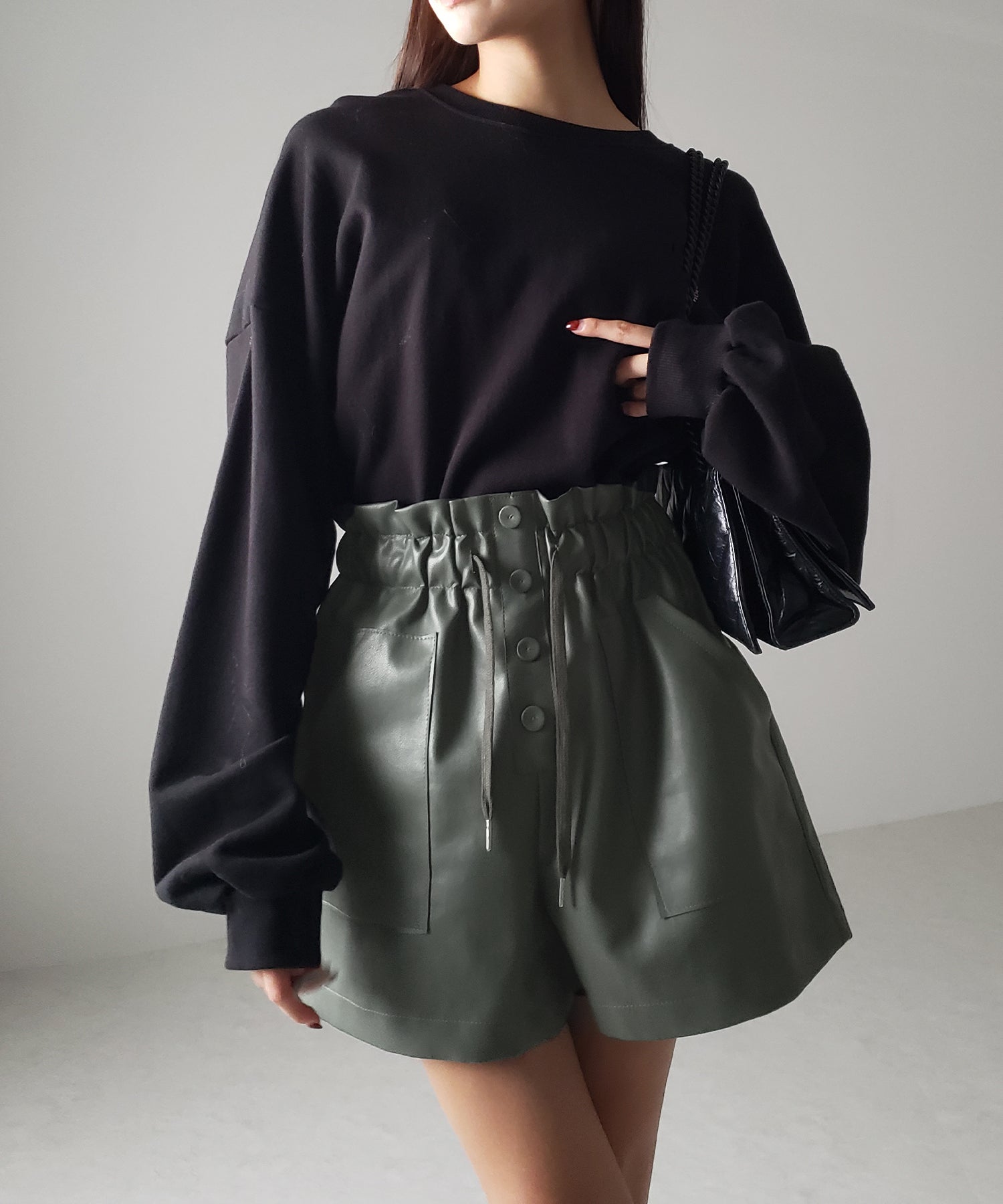 【 ４COLOR 】ハイウエストシャーリングレザーショートパンツ