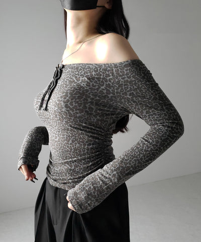 【 ２color 】レオパードヘンリーネックオフショルトップス ／ leopard henley neck off-shoulder tops