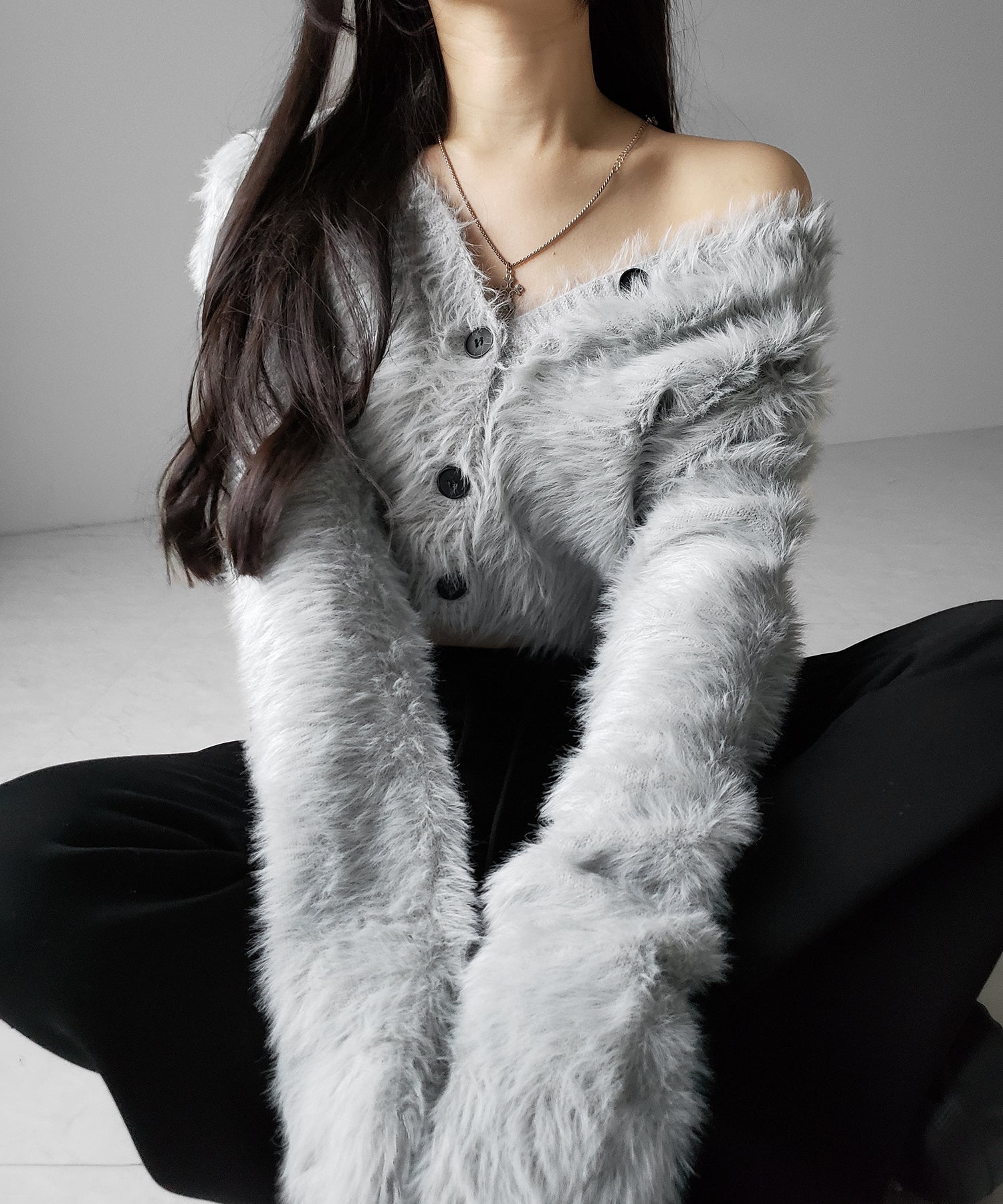 ブラックボタンショートシャギーニットカーディガン ／ black button short shaggy knit cardigan