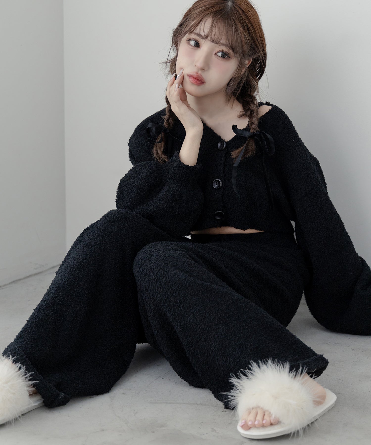 【 MINAMIさん着用 】フェザーファールームシューズ ／ feather fur room shoes
