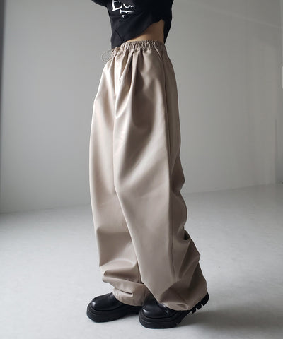 【 ４size／２color 】ドロストフェイクレザーボリュームワイドパンツ