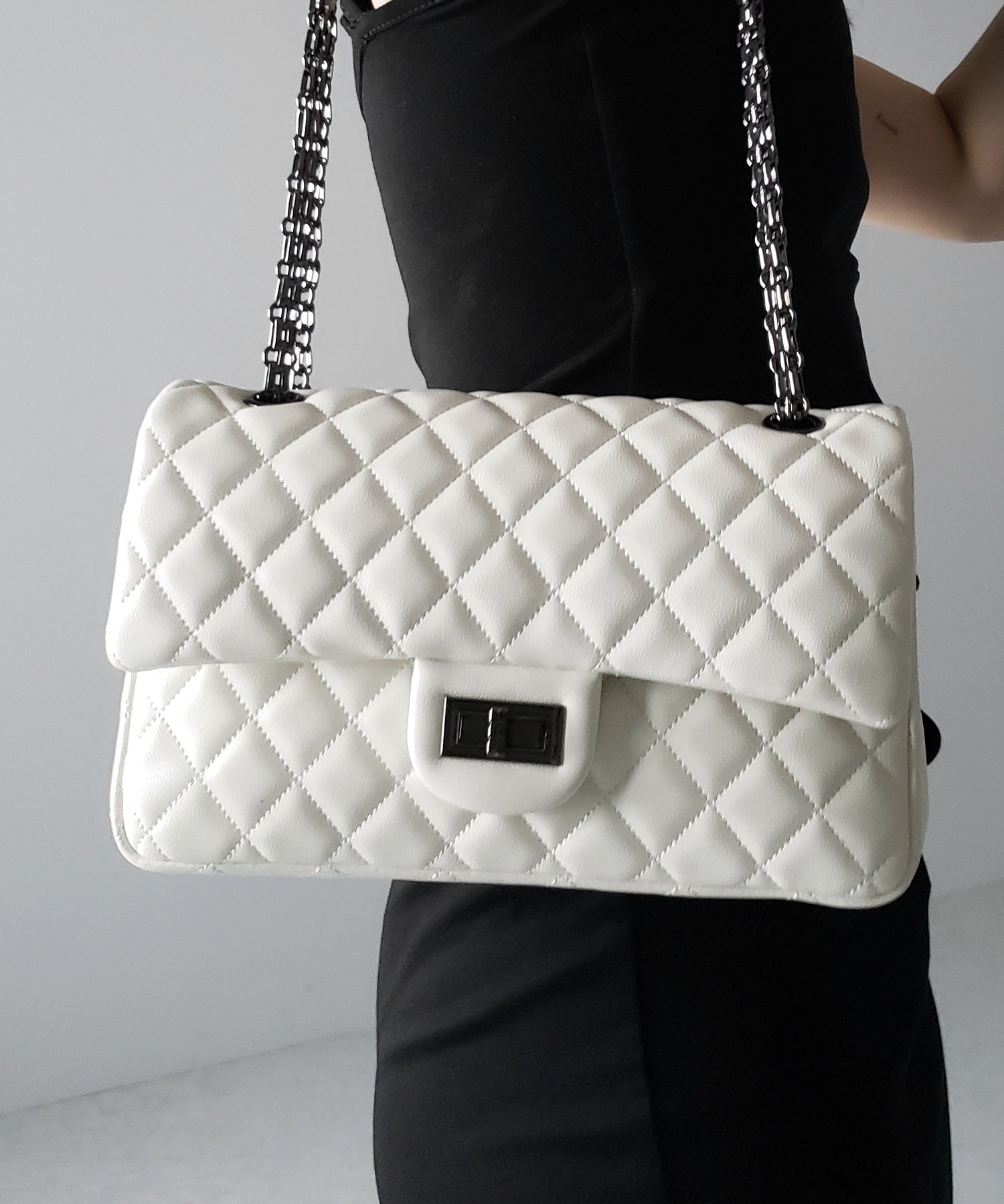 【 ２color 】キルティングチェーンスクエアショルダーバッグ ／ quilting chain square shoulder bag