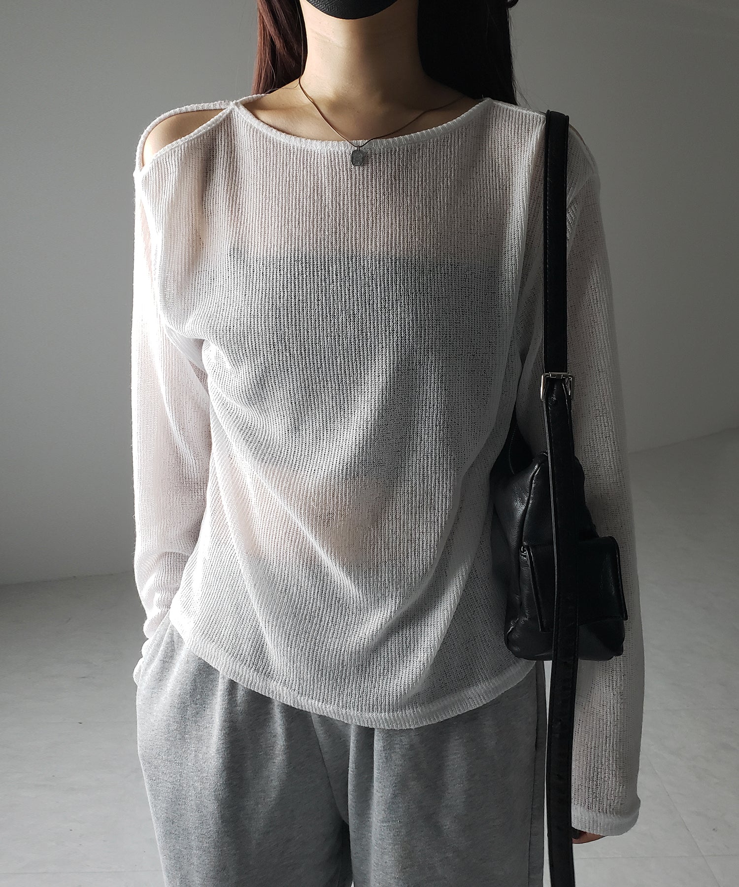 【 ３color 】カットアウトショルダールーズシアートップス ／ cutout shoulder loose sheer tops