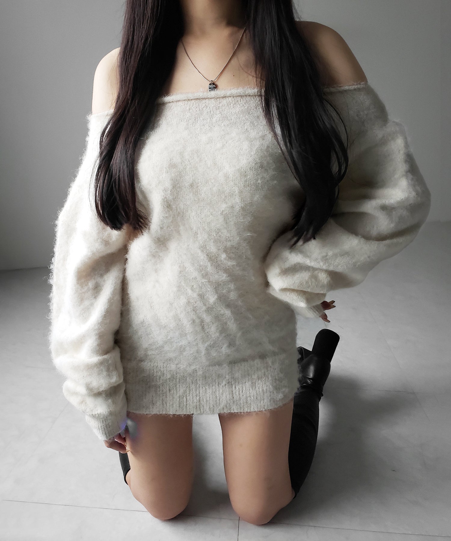 オフショルダーレディニットミニワンピース ／ off shoulder lady knit mini onepiece