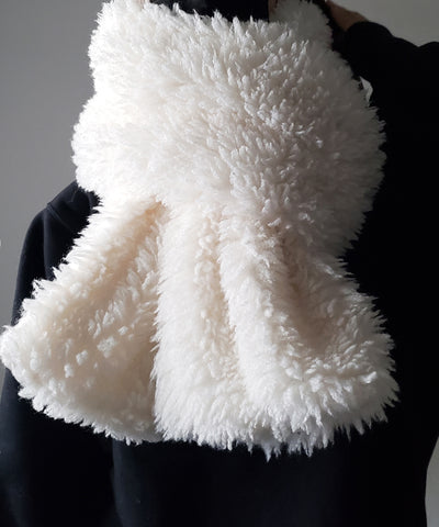 ボリュームフラッフィーシャギーボアマフラー ／ volume fluffy shaggy boa muffler