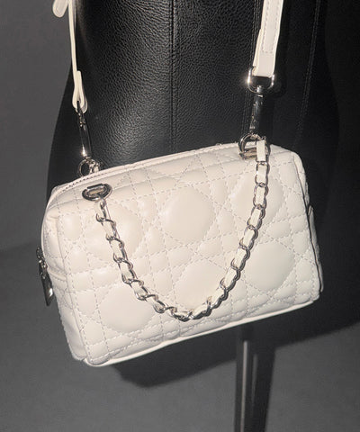 【 ショルダーストラップ付き２WAY 】キルティングスクエアチェーンショルダーミニバッグ / 2WAY quilted square chain shoulder mini bag