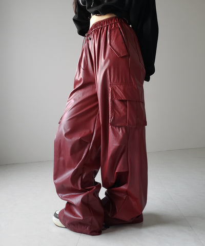 【 選べる４size ／ ２color 】２WAY ドロストフェイクレザーワイドカーゴパンツ ／ 2WAY drawstring fake leather wide cargo pants