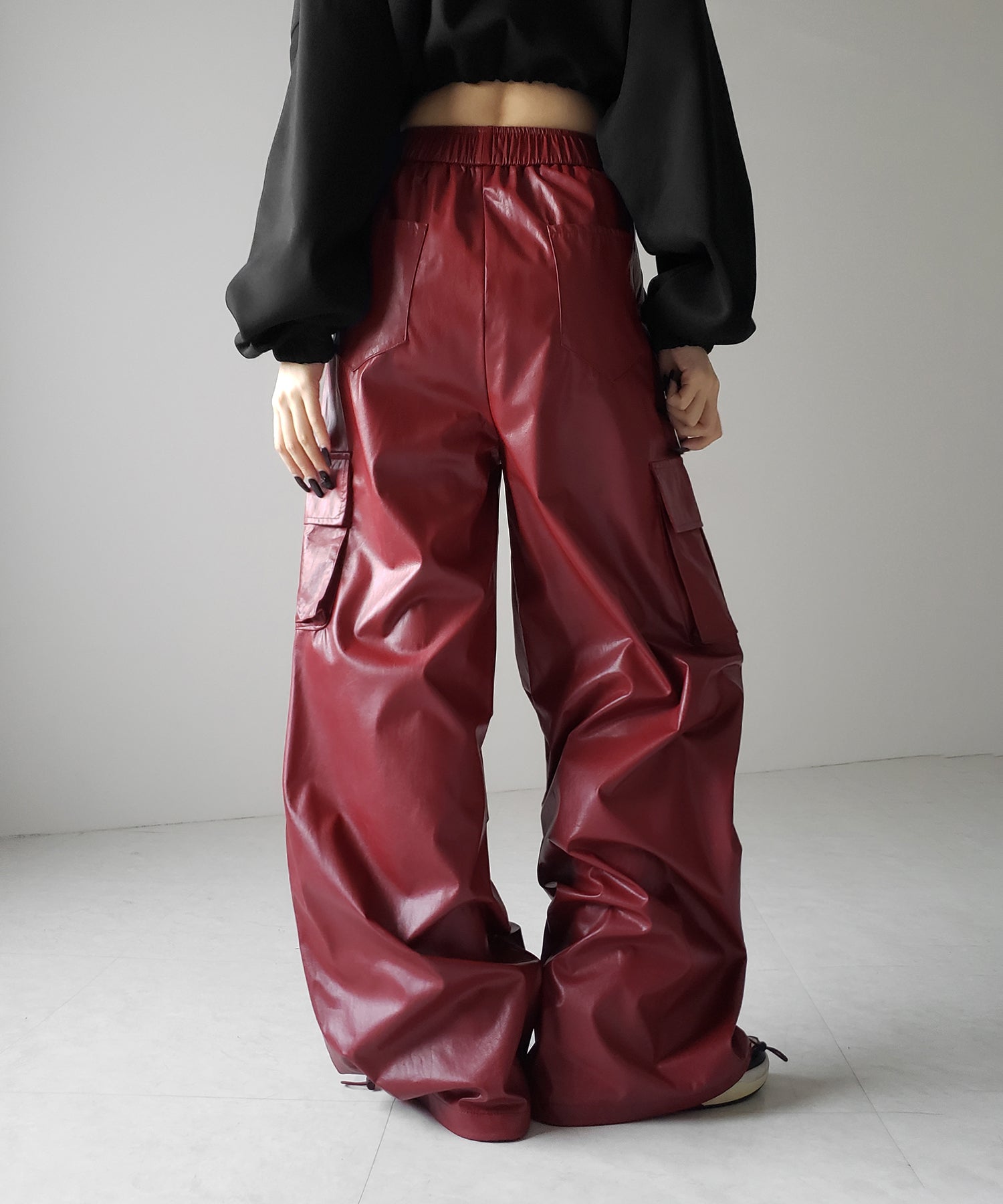 【 選べる４size ／ ２color 】２WAY ドロストフェイクレザーワイドカーゴパンツ ／ 2WAY drawstring fake leather wide cargo pants