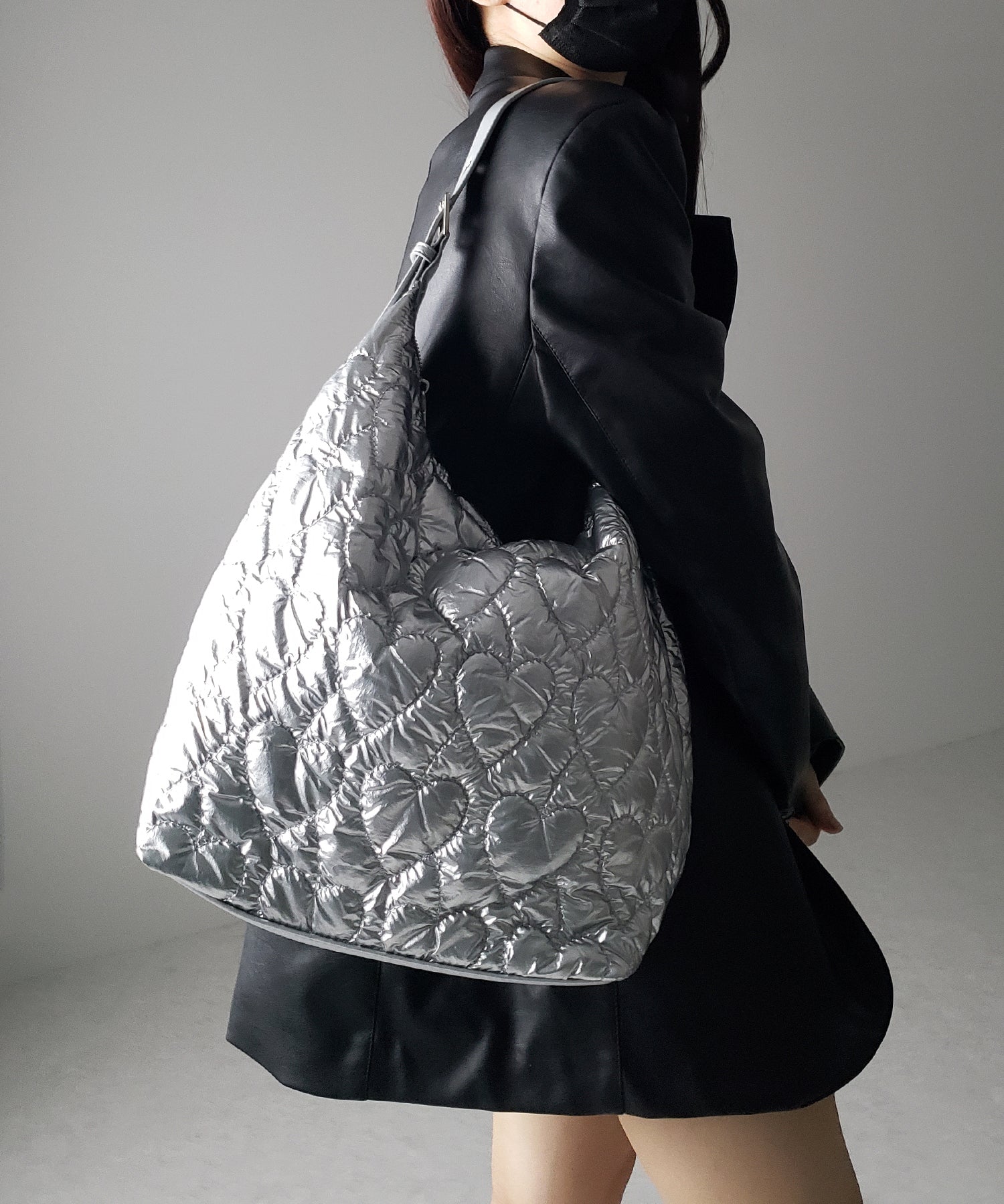【 ３color ／ A4収納可能 】メタリックハートキルティングショルダーバッグ