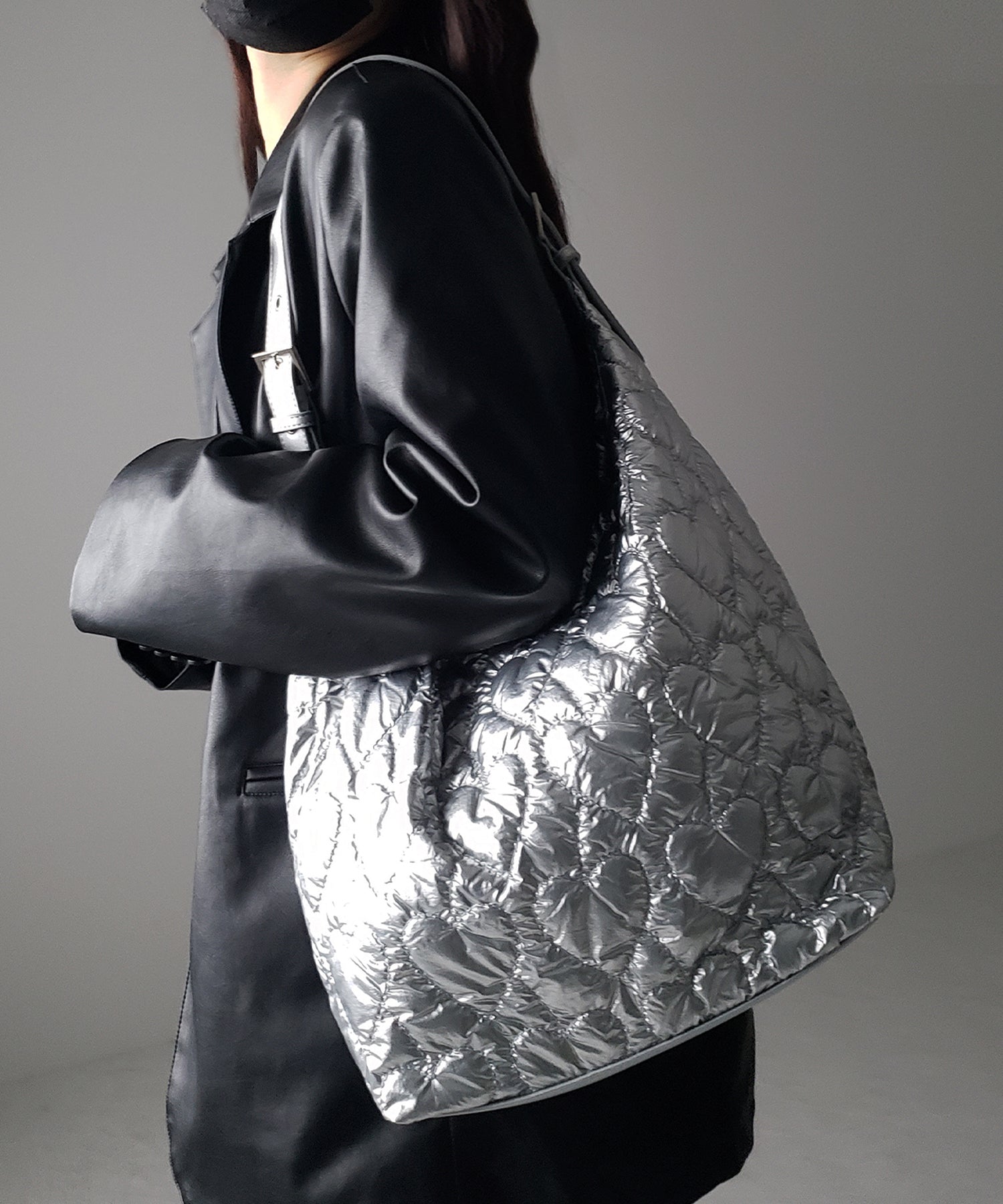 【 ３color ／ A4収納可能 】メタリックハートキルティングショルダーバッグ