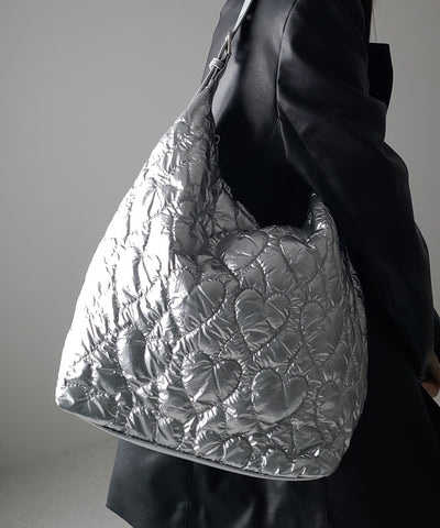 【 ３color ／ A4収納可能 】メタリックハートキルティングショルダーバッグ