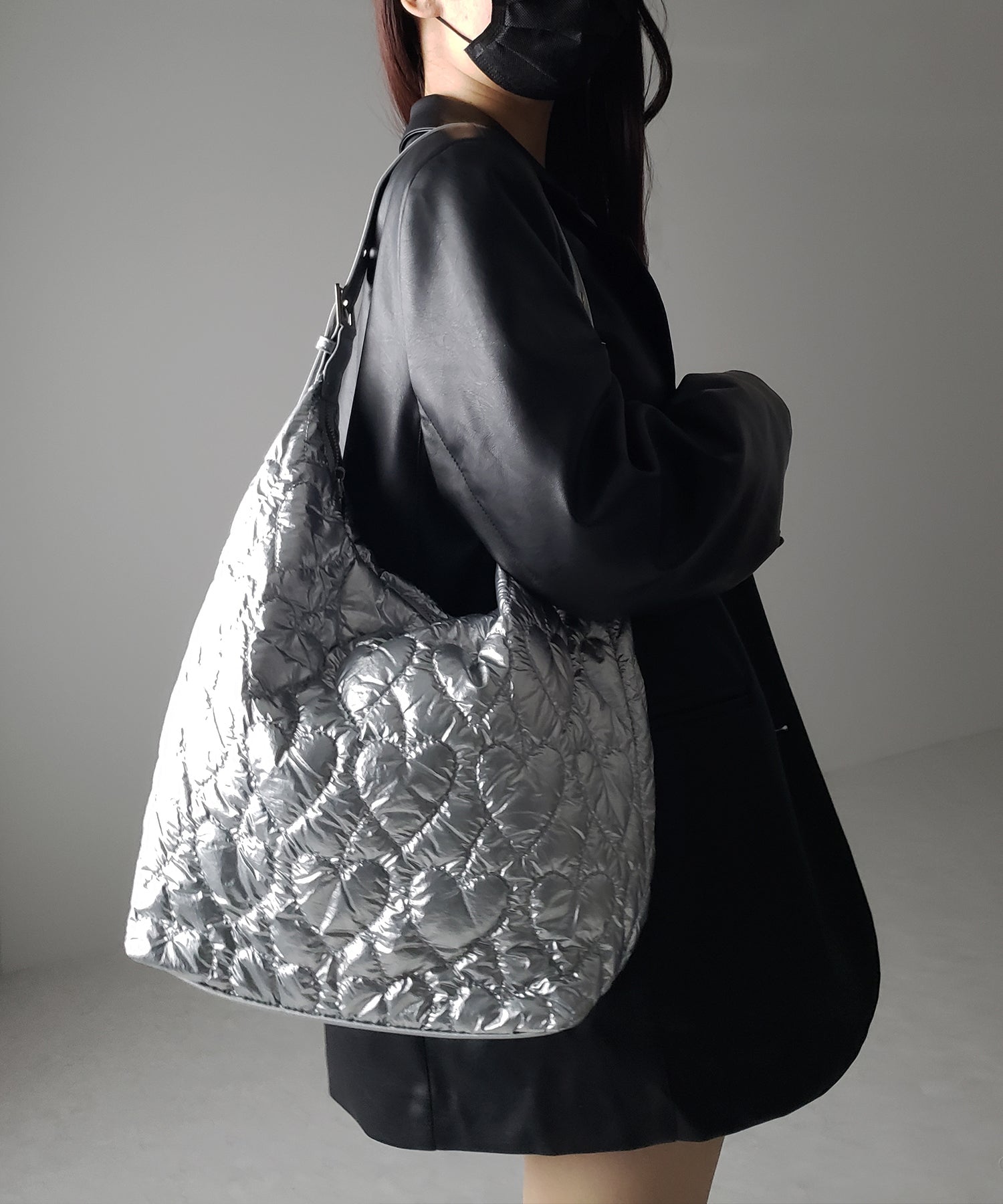 【 ３color ／ A4収納可能 】メタリックハートキルティングショルダーバッグ