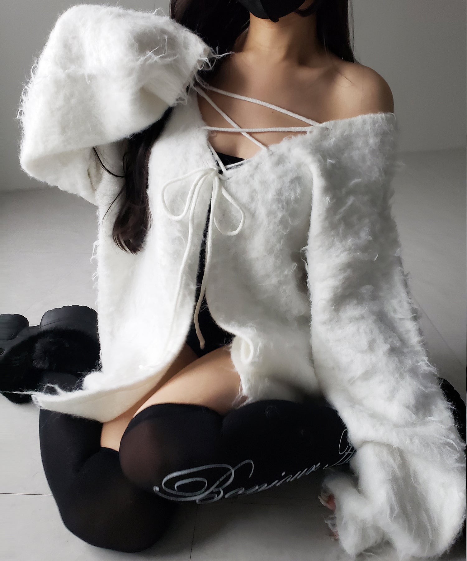 レースアップリボンオーバーシャギーニットカーディガン ／ lace up ribbon over shaggy knit cardigan