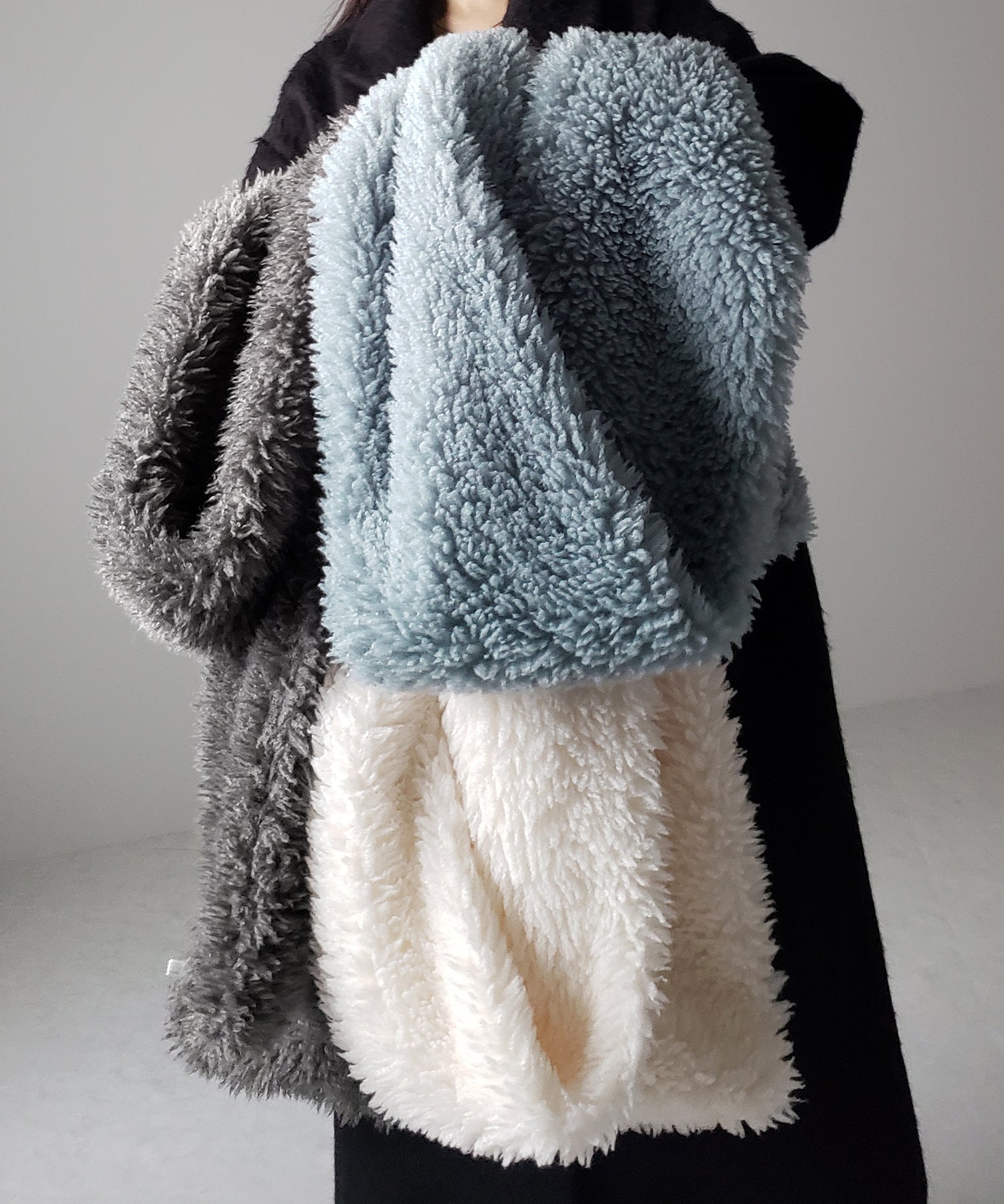 ボリュームフラッフィーシャギーボアマフラー ／ volume fluffy shaggy boa muffler