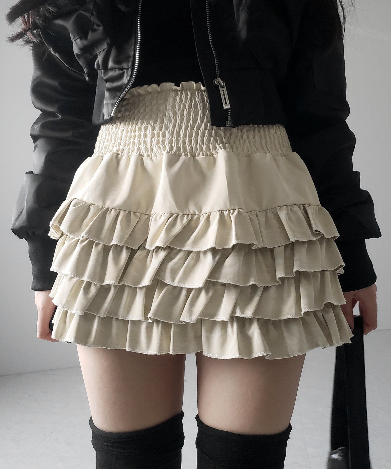 【 ３color ／インナーパンツ裏地付 】ハイウエストシャーリングフリルミニスカート ／ high waist shirring frill mini skirt