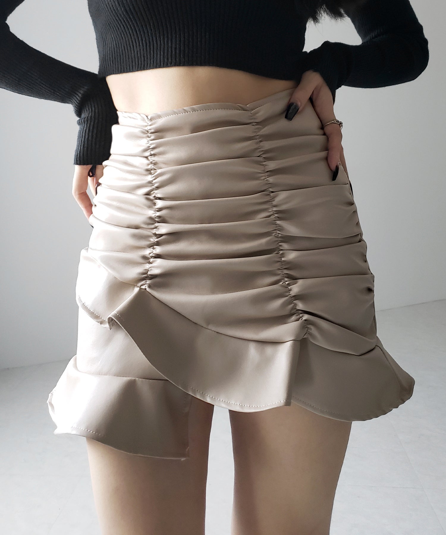 【 インパン裏地付 】フェイクレザーハイウエストシャーリングフリルミニスカート ／ fake leather high waist shirring frill mini skirt