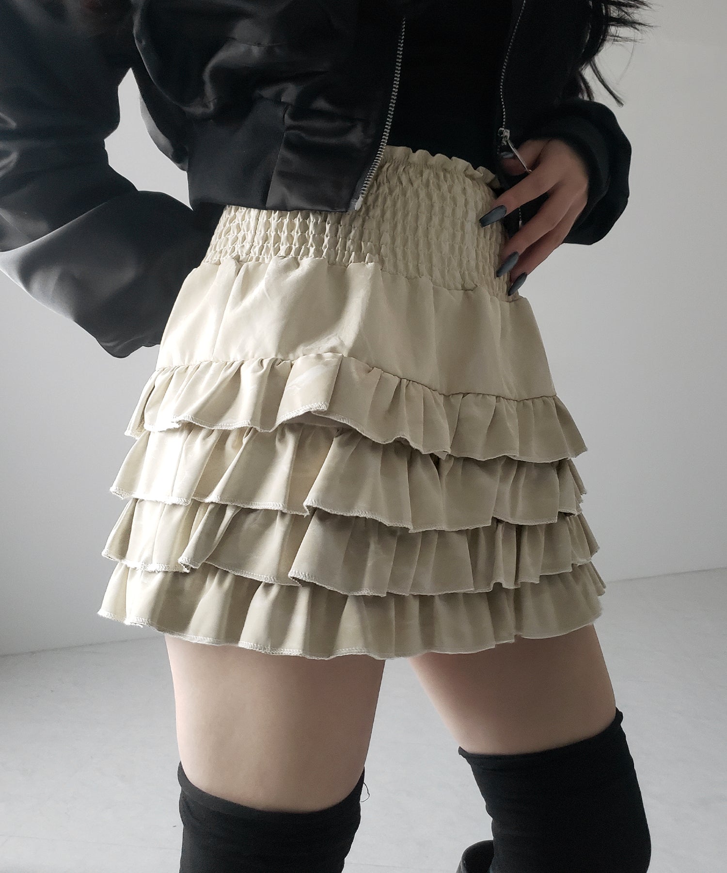 【 ３color ／インナーパンツ裏地付 】ハイウエストシャーリングフリルミニスカート ／ high waist shirring frill mini skirt
