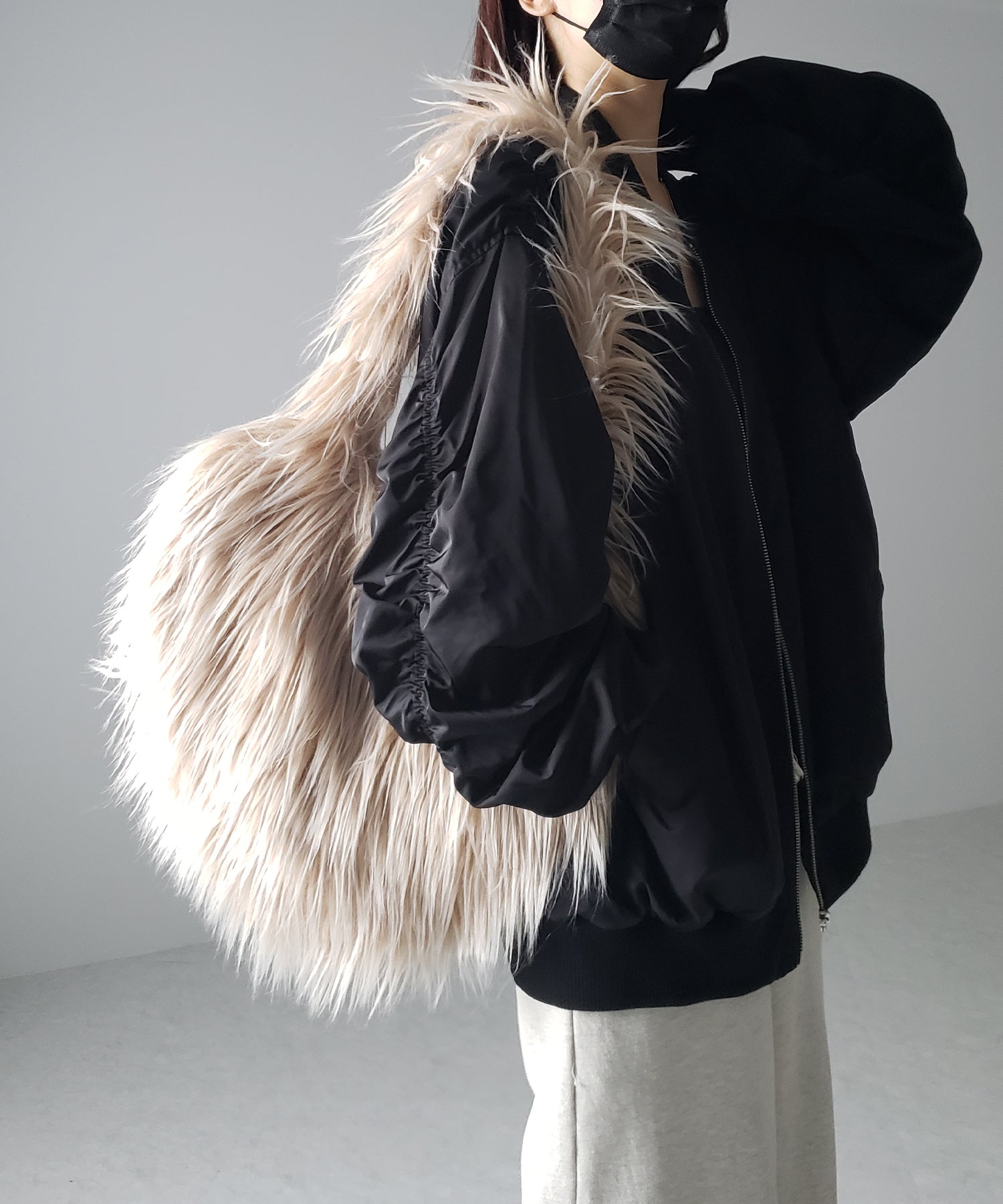 【 ４color 】シャギーファーハートショルダーバッグ ／ shaggy fur heart shoulder bag