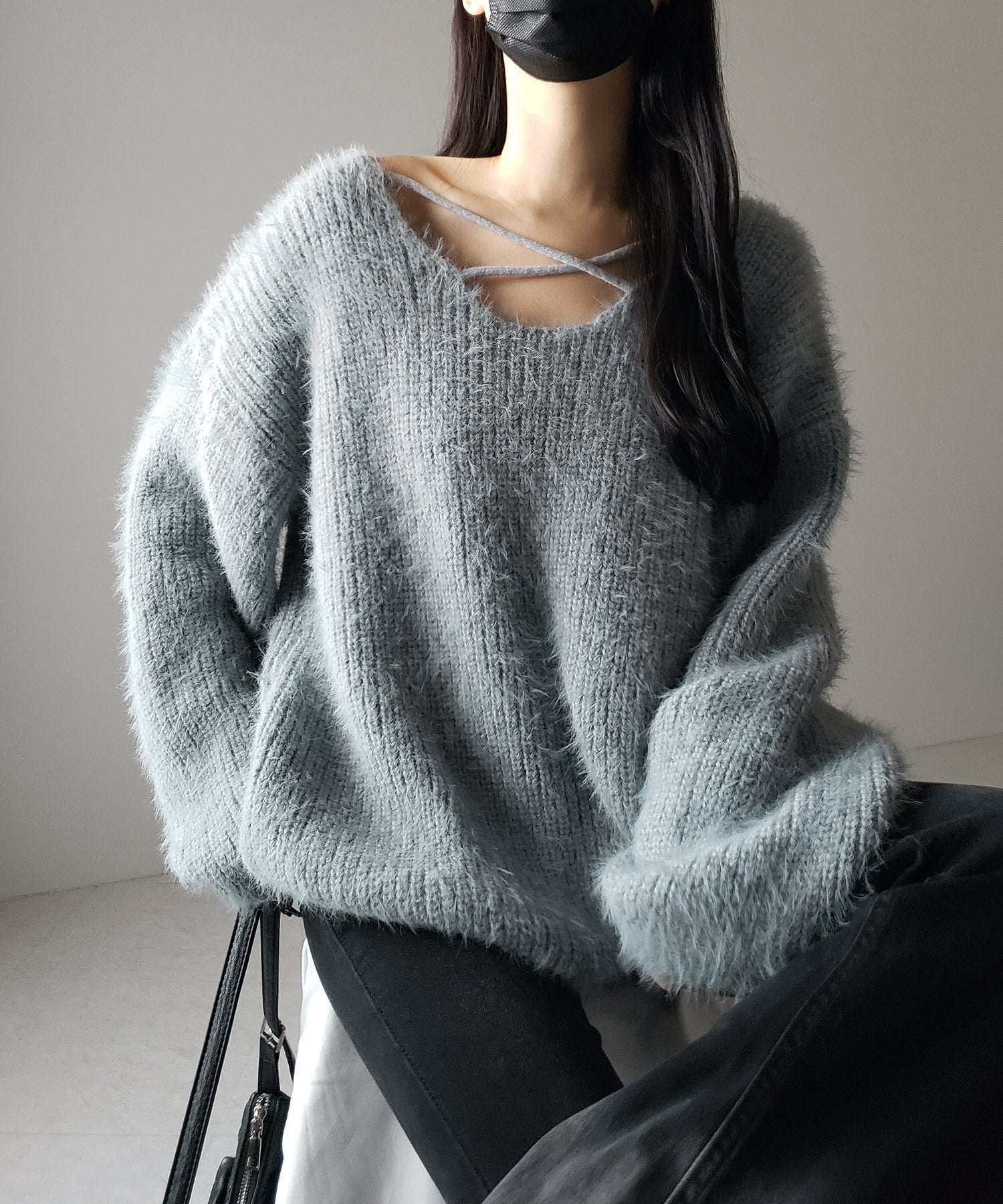 【 ５color 】クロスストラップカットアウトルーズシャギーニット